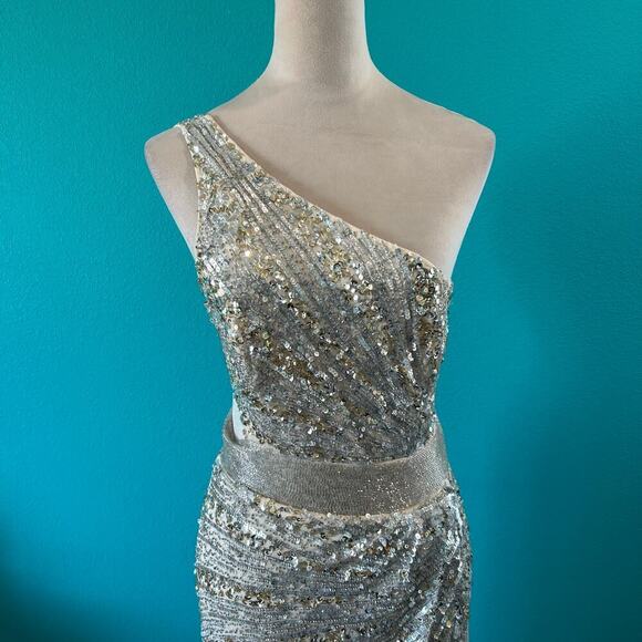 NWT Mac Duggal One Shoulder Lace Up Back Sequin Gown Nude Silver Formal Size 4 - Picture 3 of 6